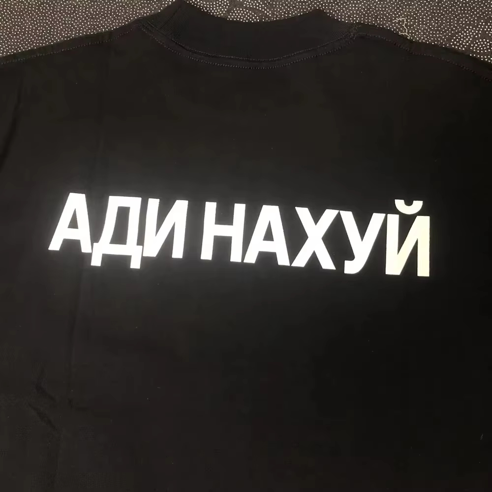 تي شيرت YZY بتصميم جرافيكي عصر - مراجعة Streetwear Russian Brand وسعره